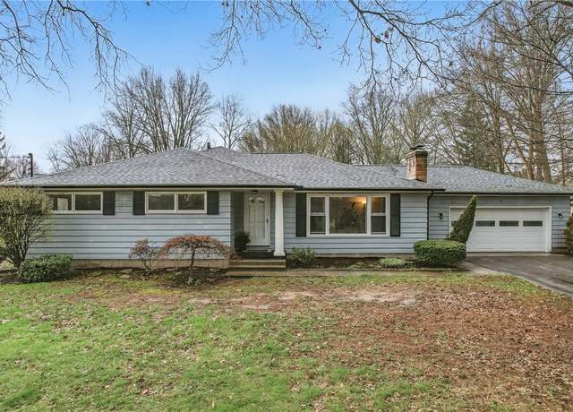 Property at 836 Karen Ln, Hermitage, PA 16148, 4 beds, 3.5 baths
