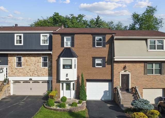 Property at 304 Canterbury Dr, Moon/crescent Twp, PA 15108, 3 beds, 3 baths
