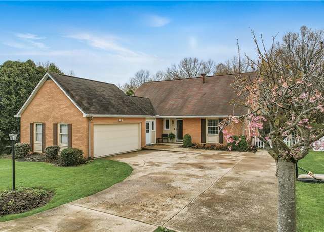 Property at 644 S Buhl Farm Dr, Hermitage, PA 16148, 4 beds, 3 baths