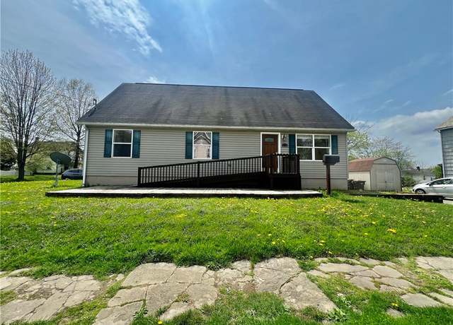 Property at 402 W Poplar St, Grove City Boro, PA 16127, 5 beds, 3 baths