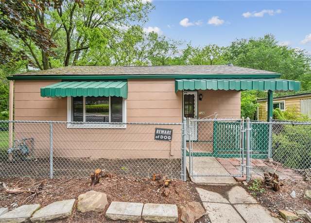 Property at 134 Hamilton Dr, Penn Hills, PA 15235, 1 bed, 1.5 baths