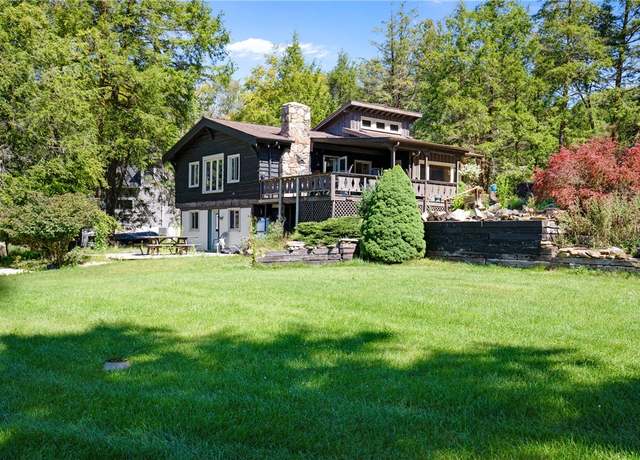 Property at 411 Peninsula Dr, Indian Lake Boro, PA 15926, 2 beds, 2.5 baths