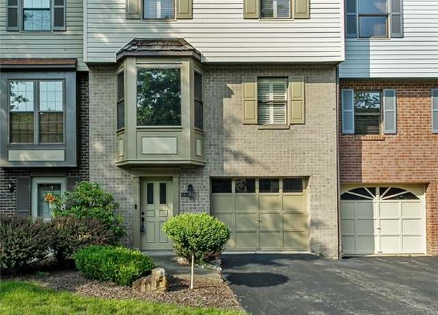 Property at 146 Glenwood Dr, Monroeville, PA 15146, 2 beds, 2.5 baths