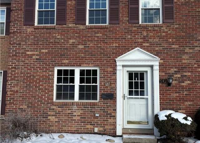 Property at 641 Newton Sq, Coraopolis, PA 15108, 3 beds, 2.5 baths