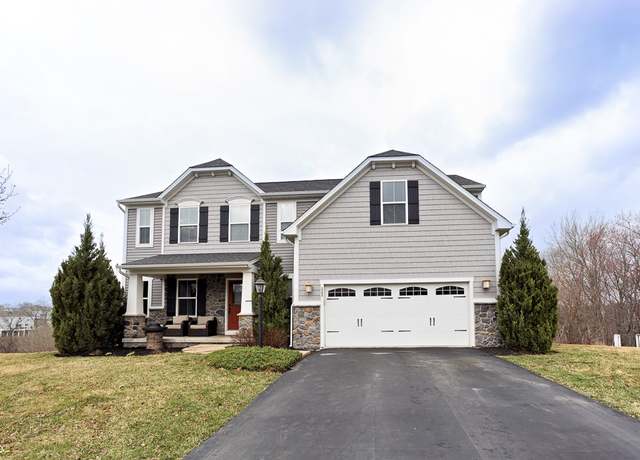 Property at 822 Balmoral Ct, Moon/crescent Twp, PA 15108, 5 beds, 3.5 baths