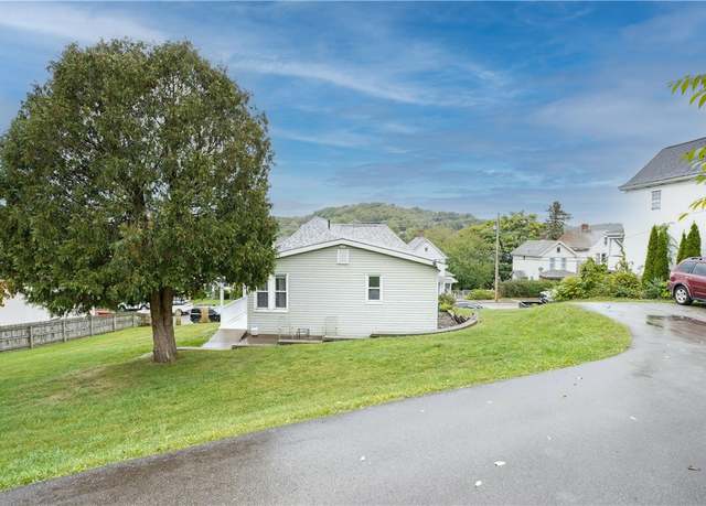 Property at 808 N 3rd St, Jeannette, PA 15644, 2 beds, 2 baths