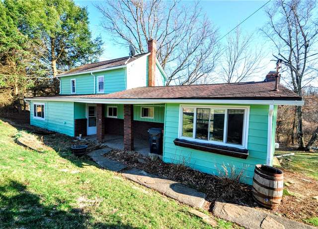 Property at 1082 Frye Rd, Jeannette, PA 15644, 3 beds, 2.5 baths