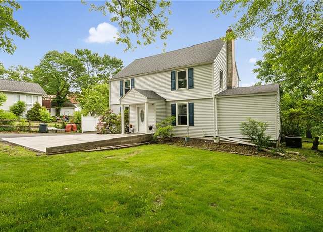 Property at 2510 7th St, New Kensington, PA 15068, 3 beds, 2.5 baths