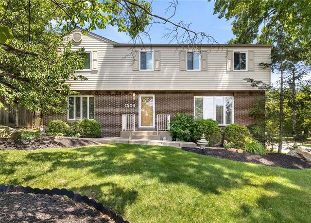Property at 1304 Cathell Rd, Baldwin Boro, PA 15236, 5 beds, 3.5 baths