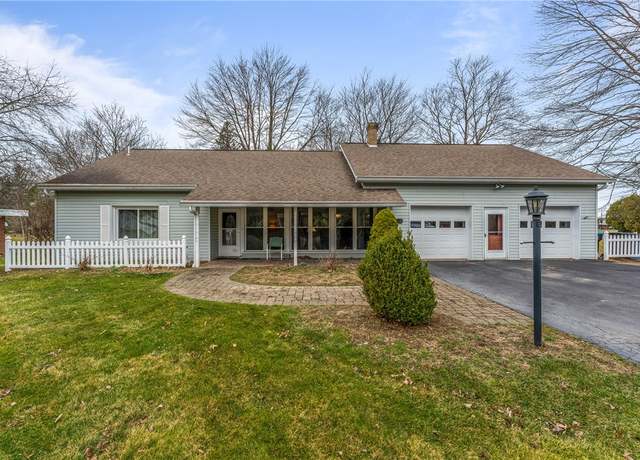 Property at 46 Easton Rd, Hermitage, PA 16148, 3 beds, 2.5 baths
