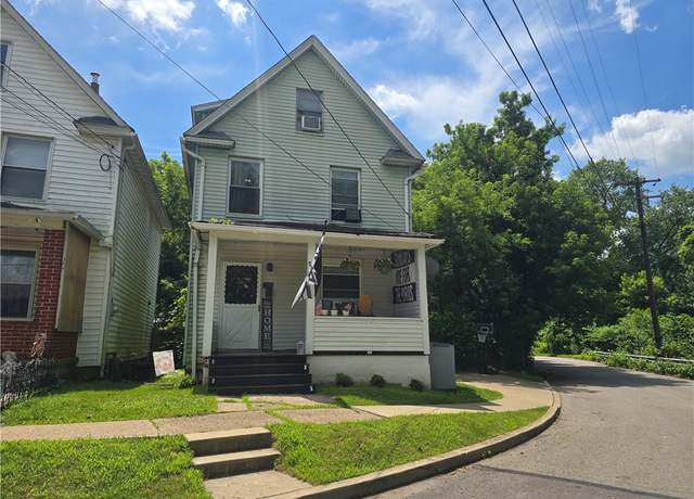 Property at 549 W Wayne St, City Of But Sw, PA 16001, 4 beds, 1.5 baths