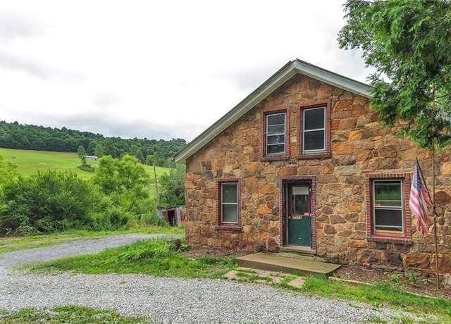 Property at 2505 Parkwood Rd, Armstrong/shelocta, PA 15774, 3 beds, 1.5 baths