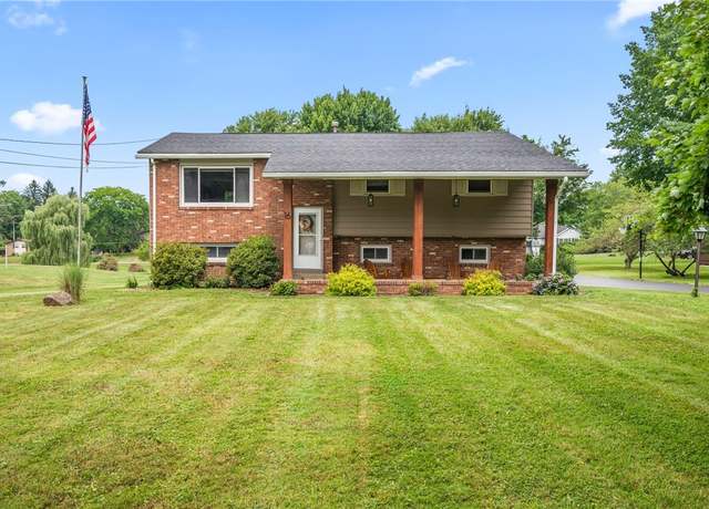 Property at 16 E Greenville Dr, Greenville, PA 16125, 3 beds, 1.5 baths