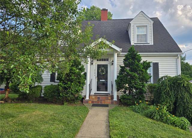 Property at 219 Johnston Dr, Ellwood City - Law, PA 16117, 3 beds, 2 baths