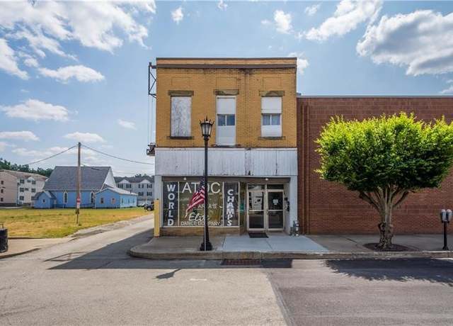 Property at 242 Wood St, California, PA 15419, 2 beds, 2.5 baths