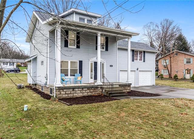 Property at 828 Lillian Dr, Hermitage, PA 16148, 3 beds, 2.5 baths
