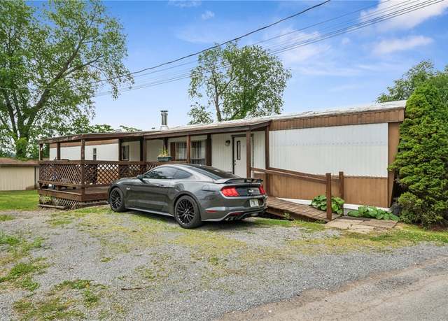 Property at 33 Skyview Dr, Oakdale, PA 15071, 2 beds, 1 bath