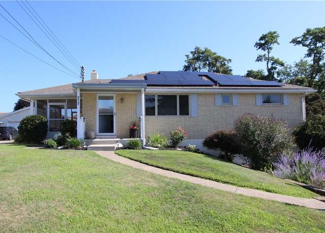 Property at 217 Barbara Dr, Kennedy Twp, PA 15136, 3 beds, 1.5 baths