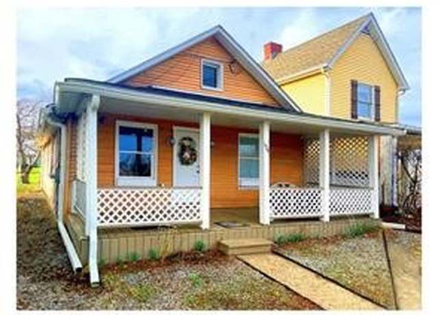 Property at 176 Barnett St, Canton Twp, PA 15301, 2 beds, 1.5 baths
