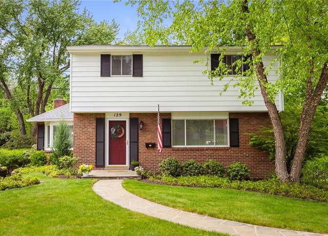 Property at 129 Green Oak Ln, Scott Twp - Sal, PA 15220, 4 beds, 1.5 baths