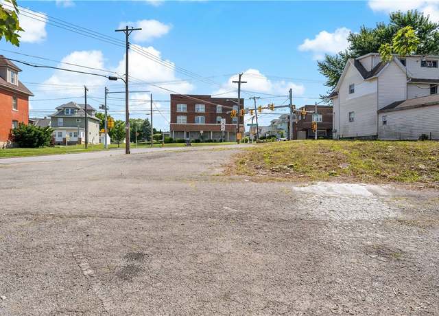 Property at 1402 E Washington St, New Castle/5th, PA 16101