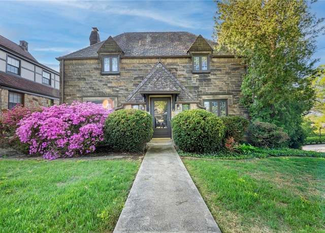 Property at 87 Vernon Dr, Mt. Lebanon, PA 15228, 5 beds, 3.5 baths