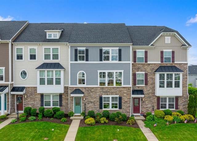 Property at 4046 Overview Dr, Cecil, PA 15317, 3 beds, 2.5 baths