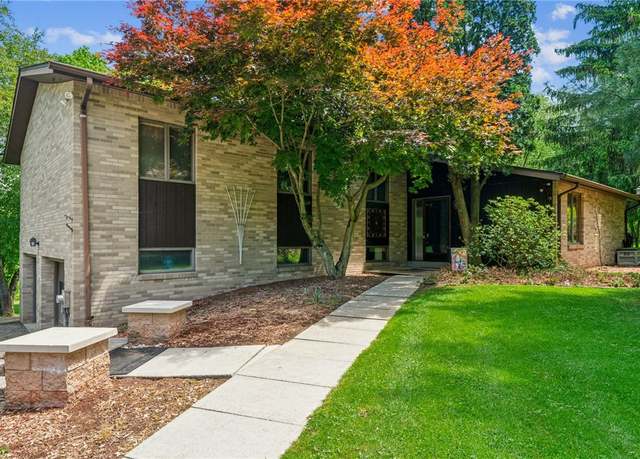 Property at 4004 Mayflower Ct, Murrysville, PA 15668, 4 beds, 2.5 baths
