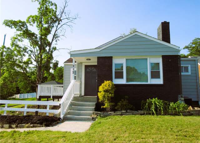 Property at 212 Evans Dr, Ellwood City - Law, PA 16117, 4 beds, 2 baths