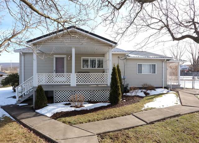 Property at 92 Kyle Ave, Fairchance, PA 15436, 2 beds, 1 bath