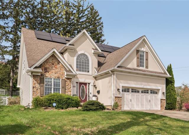 Property at 313 Streets Run Rd, Whitehall, PA 15236, 4 beds, 3.5 baths