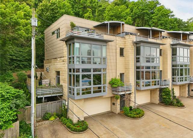 Property at 14 Windom Hill Pl, Mt Washington, PA 15203, 3 beds, 2.5 baths