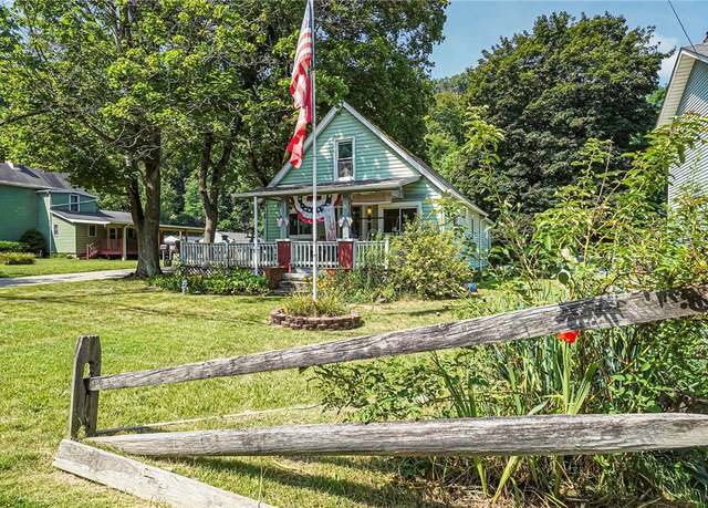 Property at 73 Mcgovern Blvd, Moon/crescent Twp, PA 15046, 3 beds, 1 bath