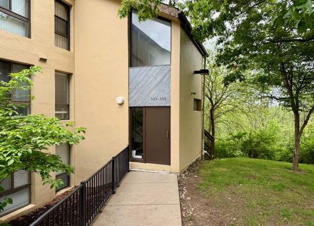 Property at 2034 Swallow Hill Rd #329, Scott Twp - Sal, PA 15220, 2 beds, 1 bath