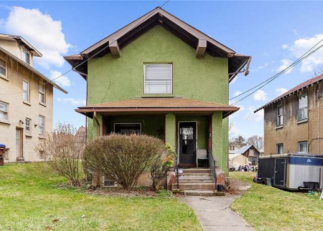 Property at 121 Shenango Blvd, Farrell, PA 16121, 3 beds, 1.5 baths