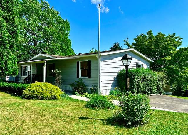 Property at 136 York Rd, Cranberry Twp, PA 16066, 3 beds, 2 baths