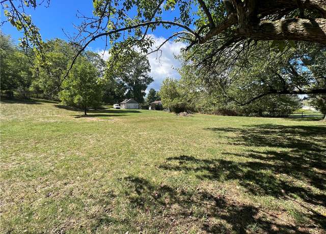 Property at 327 Circle Dr, Elizabeth, PA 15037, 3 beds, 1 bath