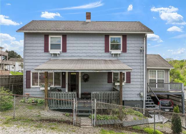 Property at 10 Cross St, Menallen Twp, PA 15468, 3 beds, 2.5 baths