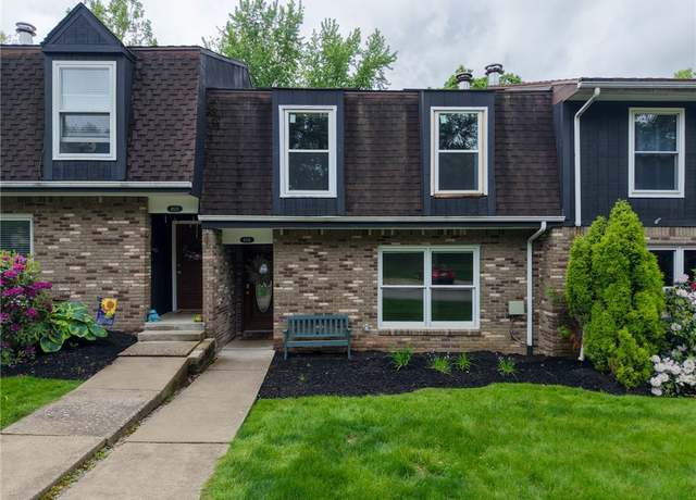 Property at 4518 Bucktail Dr, Hampton, PA 15101, 2 beds, 1.5 baths
