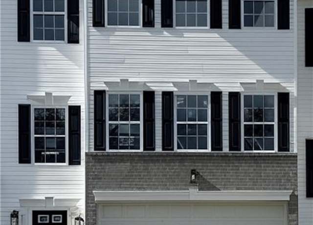 Property at 177 Lockheed Dr, Moon/crescent Twp, PA 15108, 3 beds, 2.5 baths