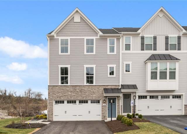 Property at 118 Crown St, Kennedy Twp, PA 15136, 3 beds, 2.5 baths