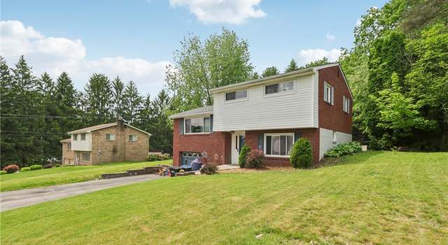 Photo of 142 Meadowbrook Dr, Moon/crescent Twp, PA 15108