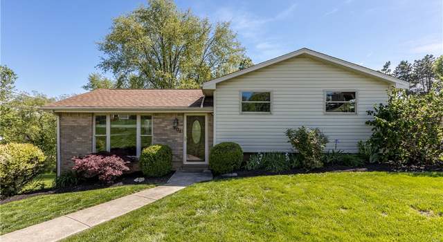 Photo of 304 Crescent Dr, Canton Twp, PA 15301
