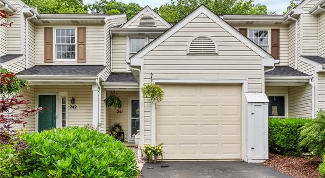 Photo of 251 Commons Dr, Oakmont, PA 15139