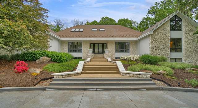 Photo of 1240 Turnberry Dr, Upper St. Clair, PA 15241