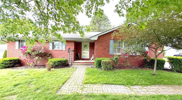 Photo of 14 W Oakwood Way, New Castle, PA 16105