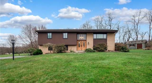 Photo of 1237 Lakevue Dr, Penn Twp - But, PA 16002
