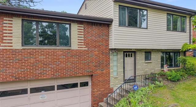 Photo of 6858 Ridgevue Dr, South Park, PA 15236