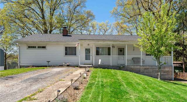 Photo of 1073 Crest Dr, Moon/crescent Twp, PA 15046