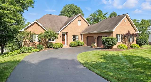 Photo of 13 Kings Ln, Grove City, PA 16127